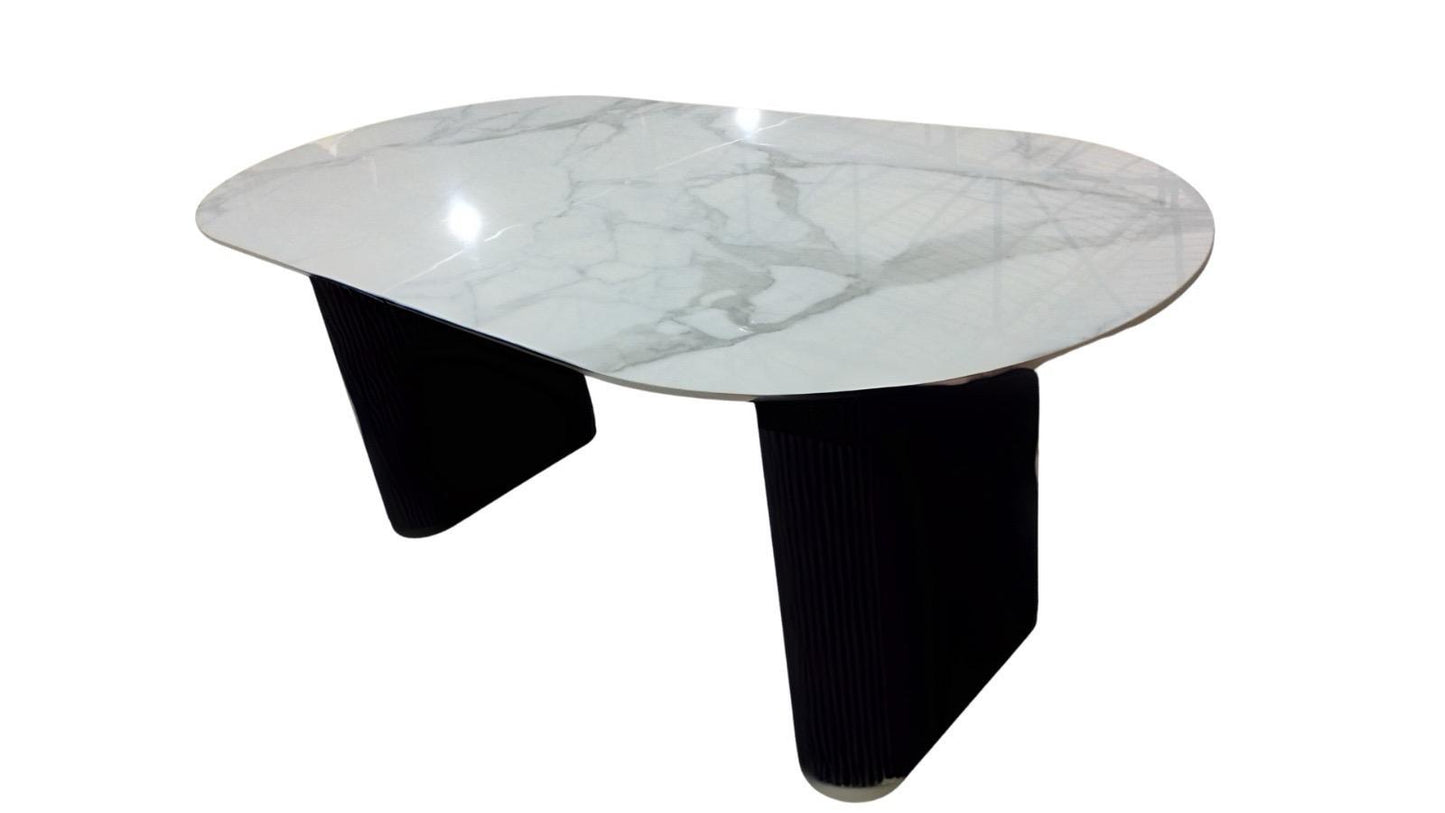 Table à manger « Selena » en céramique marbre blanc pieds métal noir