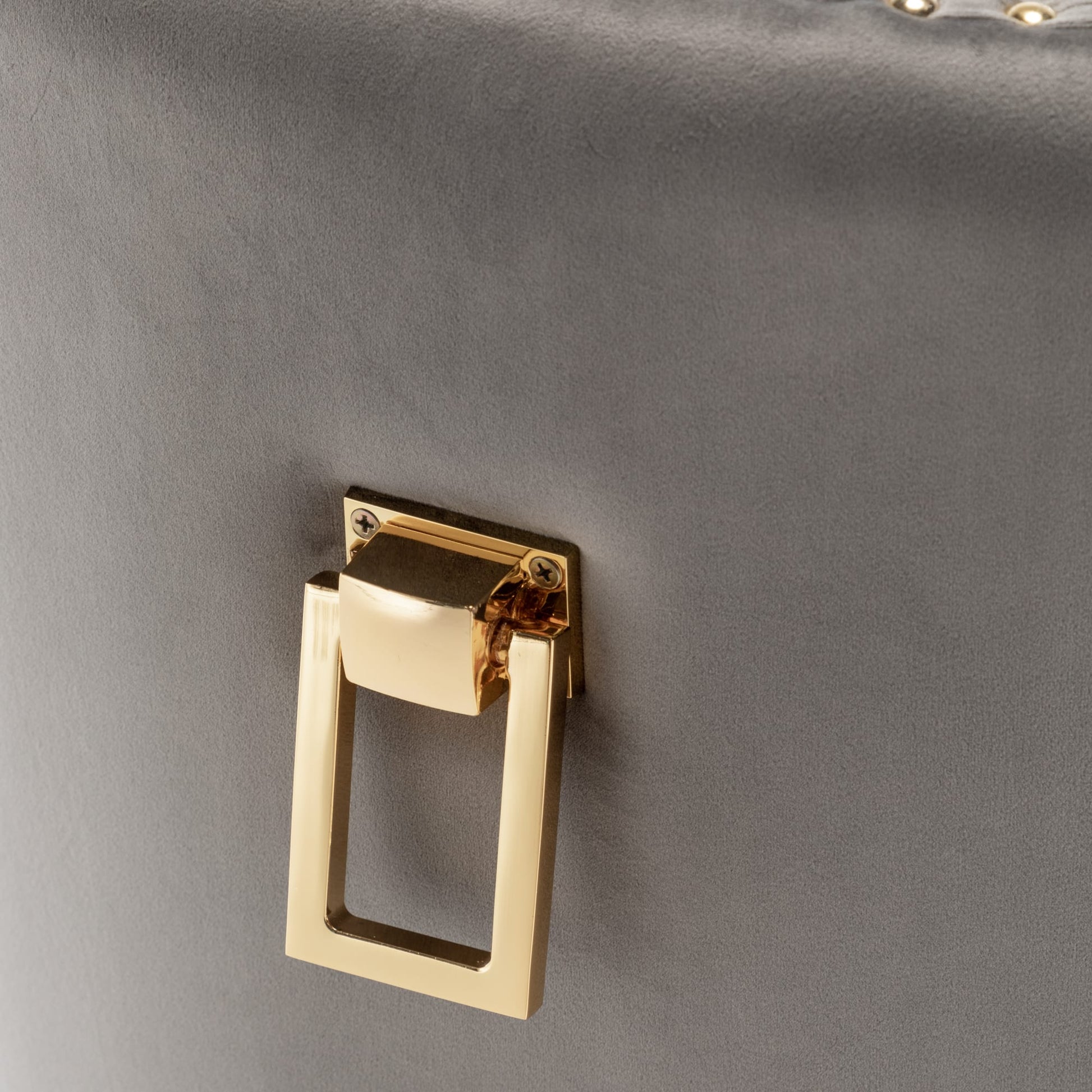 Lot de 2 chaises POIGNEE Clouté en velours pied Gold