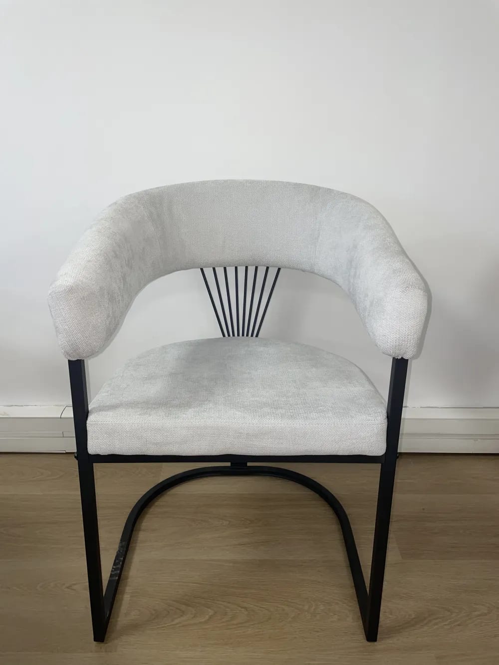 CHAISE AVEC ACCOUDOIR BRITTANY METAL NOIR SERGE GRIS