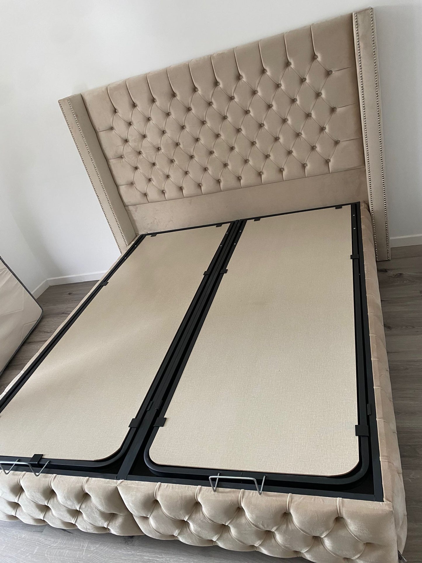 Lit Coffre CLOUTE Beige